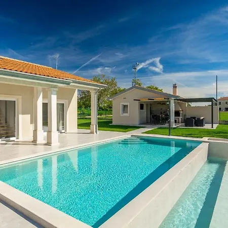 Civitan With Infinity Pool In Novigrad Villa *