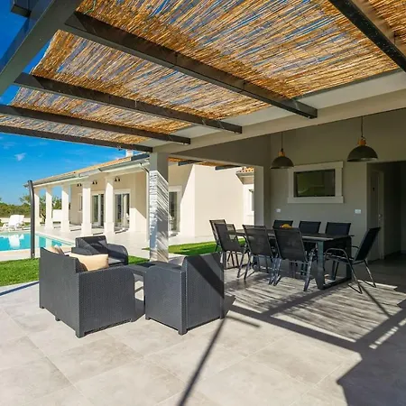 Civitan With Infinity Pool In Novigrad *