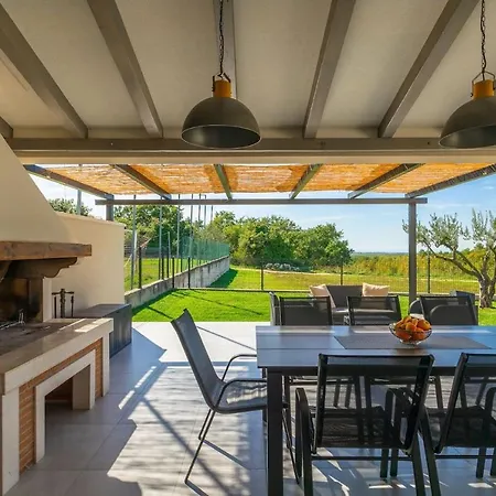 Civitan With Infinity Pool In Novigrad Villa